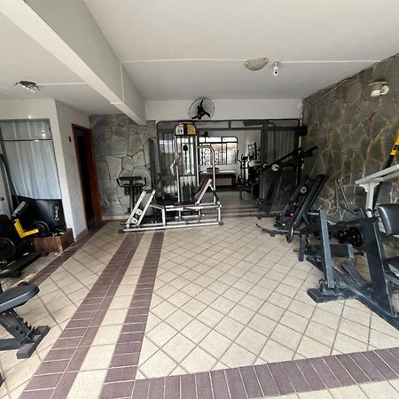 Casa Quintal Bueno! 5 Quartos Com Ar Split E Internet Ultra! Perto Do Melhor De Goiania! Marista Parques Areiao E Vaca Brava Hospital Premium Mater Dei Blue Fit Perdomo Goiania Shopping! Dış mekan fotoğraf
