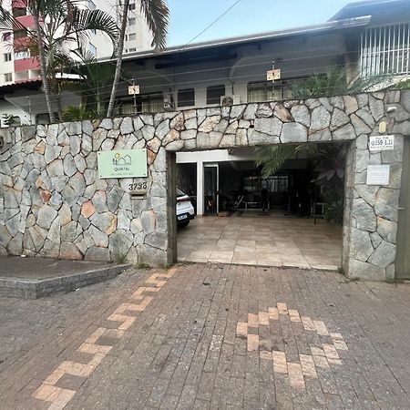 Casa Quintal Bueno! 5 Quartos Com Ar Split E Internet Ultra! Perto Do Melhor De Goiania! Marista Parques Areiao E Vaca Brava Hospital Premium Mater Dei Blue Fit Perdomo Goiania Shopping! Dış mekan fotoğraf
